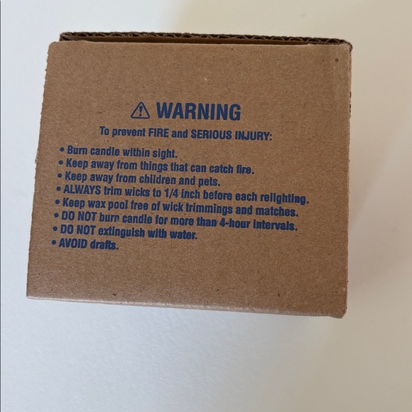 NWT Bath and Body Works White Barn Winter 3 Wick Candle with Box Cozy Blue Snow - Picture 5 of 10